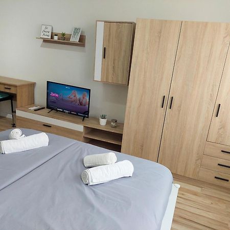 Aweshome City Apartment - 3 Bedrooms And Free Parking Debrecen Eksteriør billede