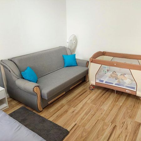 Aweshome City Apartment - 3 Bedrooms And Free Parking Debrecen Eksteriør billede