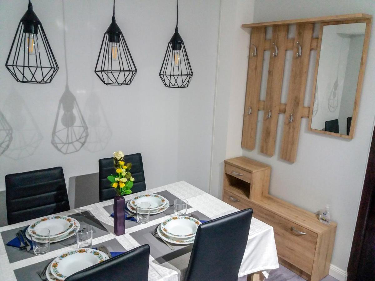 Aweshome City Apartment - 3 Bedrooms And Free Parking Debrecen Eksteriør billede