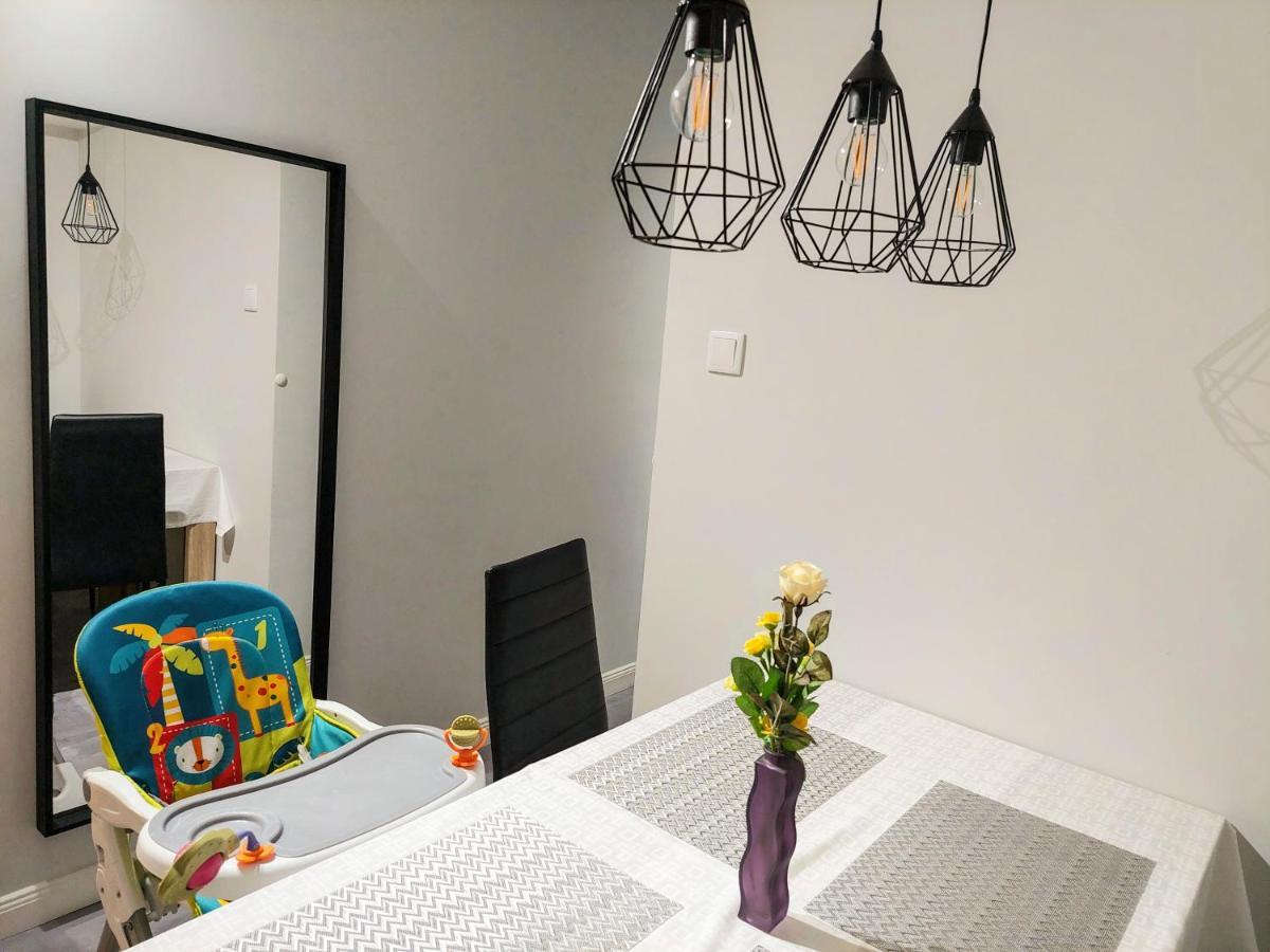 Aweshome City Apartment - 3 Bedrooms And Free Parking Debrecen Eksteriør billede